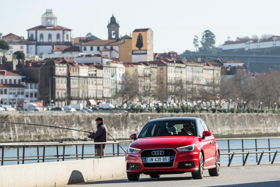  Audi A1 Sportback TFSI S-Line (8X) 2014 года  (WW) (фото 23 из 30)